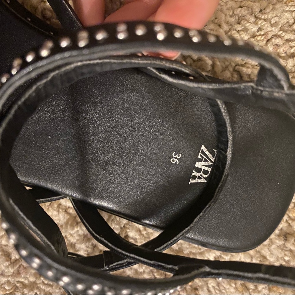 Studded flat sandals - Picture 8 of 9